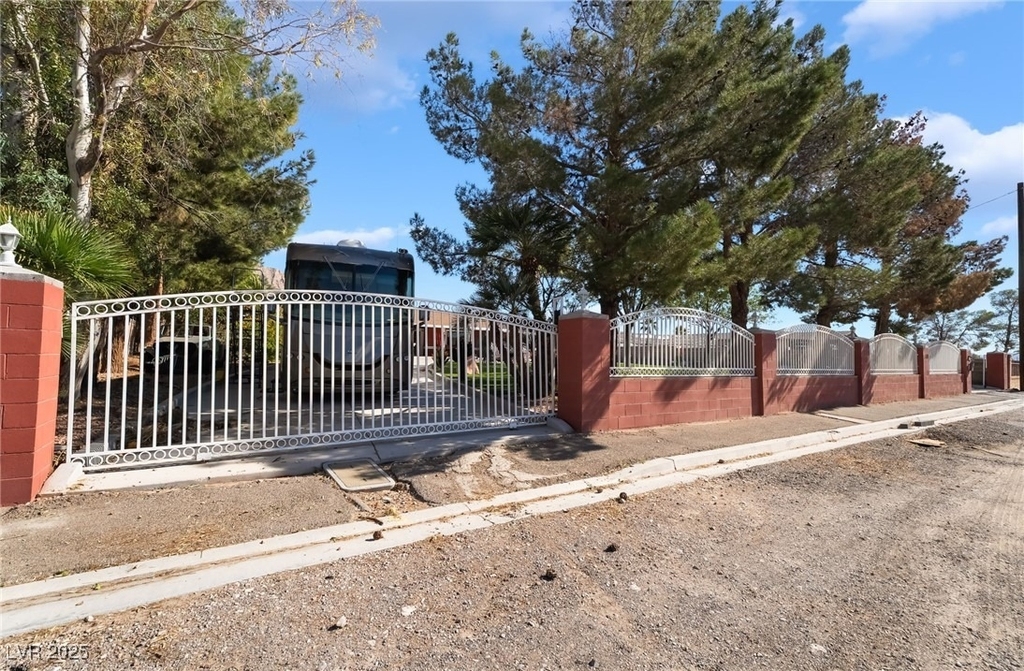 724 N Fogg Street - Photo 1