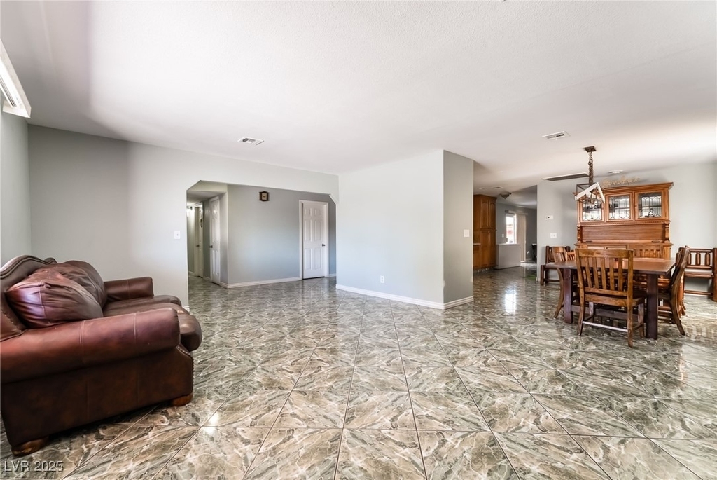 724 N Fogg Street - Photo 11
