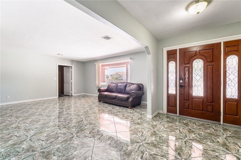 724 N Fogg Street - Photo 9