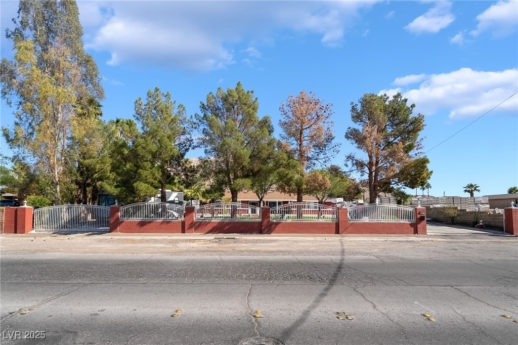 724 N Fogg Street - Photo 0