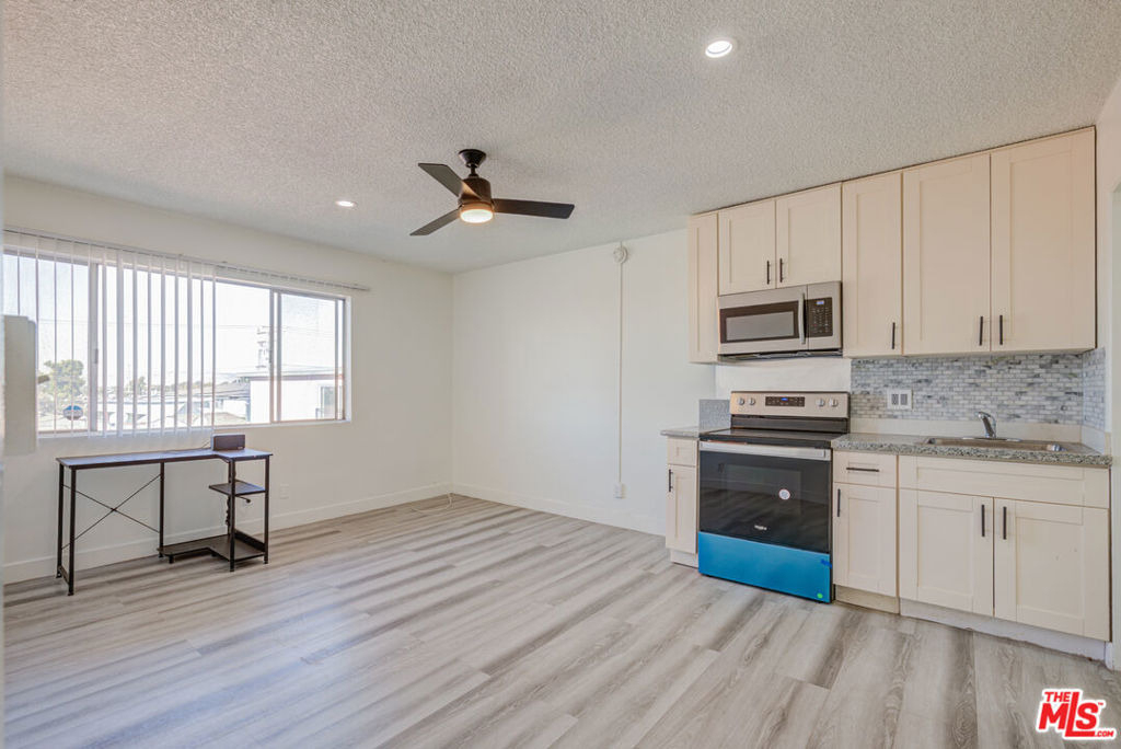 305 E Plymouth - Photo 4