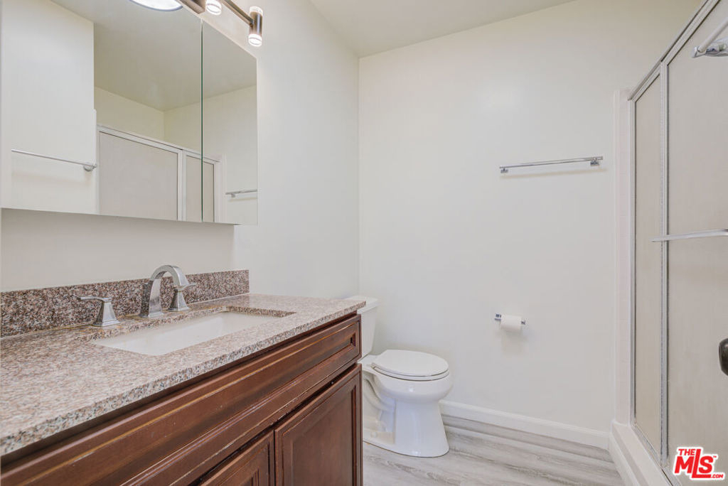 305 E Plymouth - Photo 11