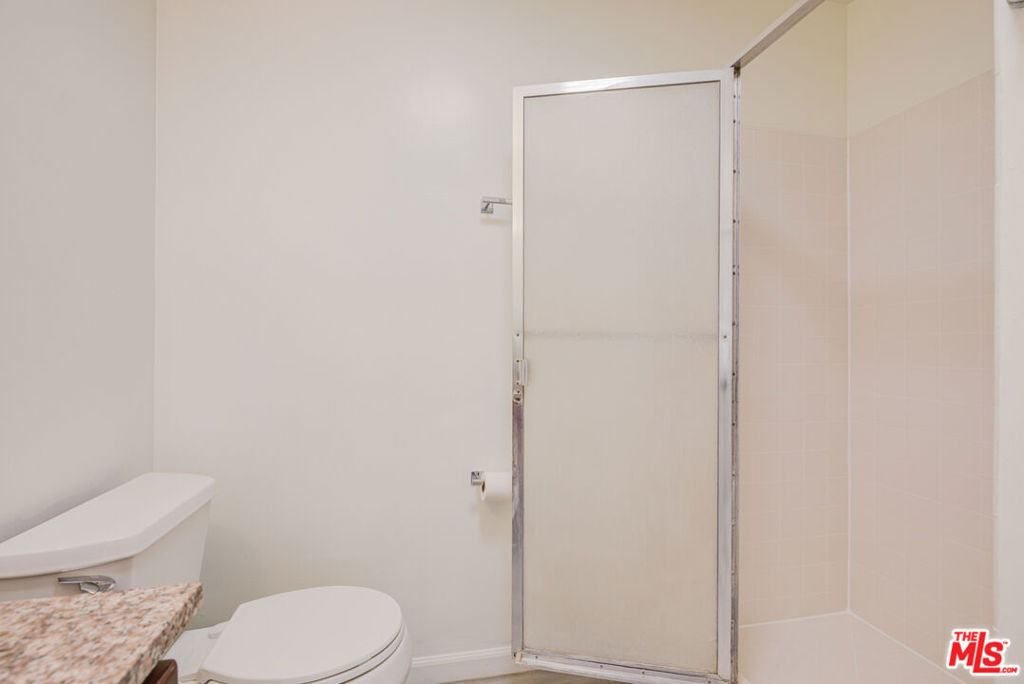 305 E Plymouth - Photo 12