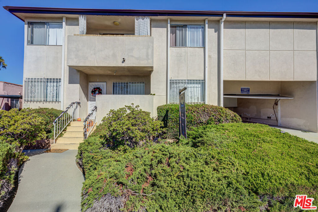 305 E Plymouth - Photo 0