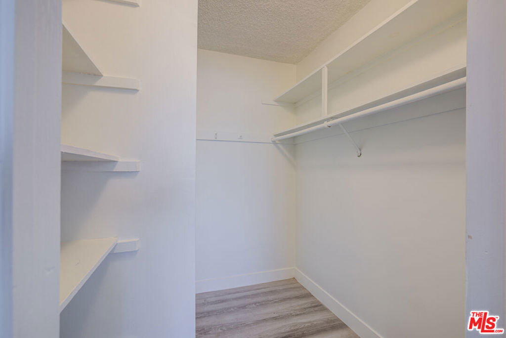 305 E Plymouth - Photo 10