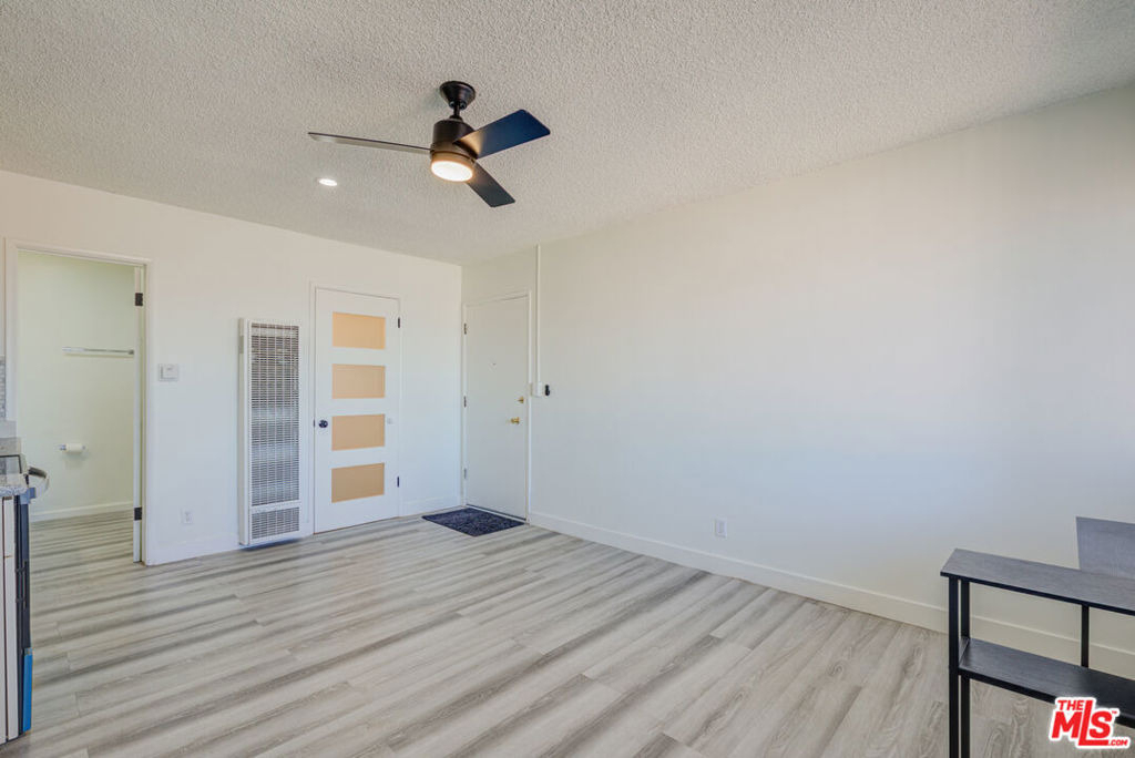 305 E Plymouth - Photo 5