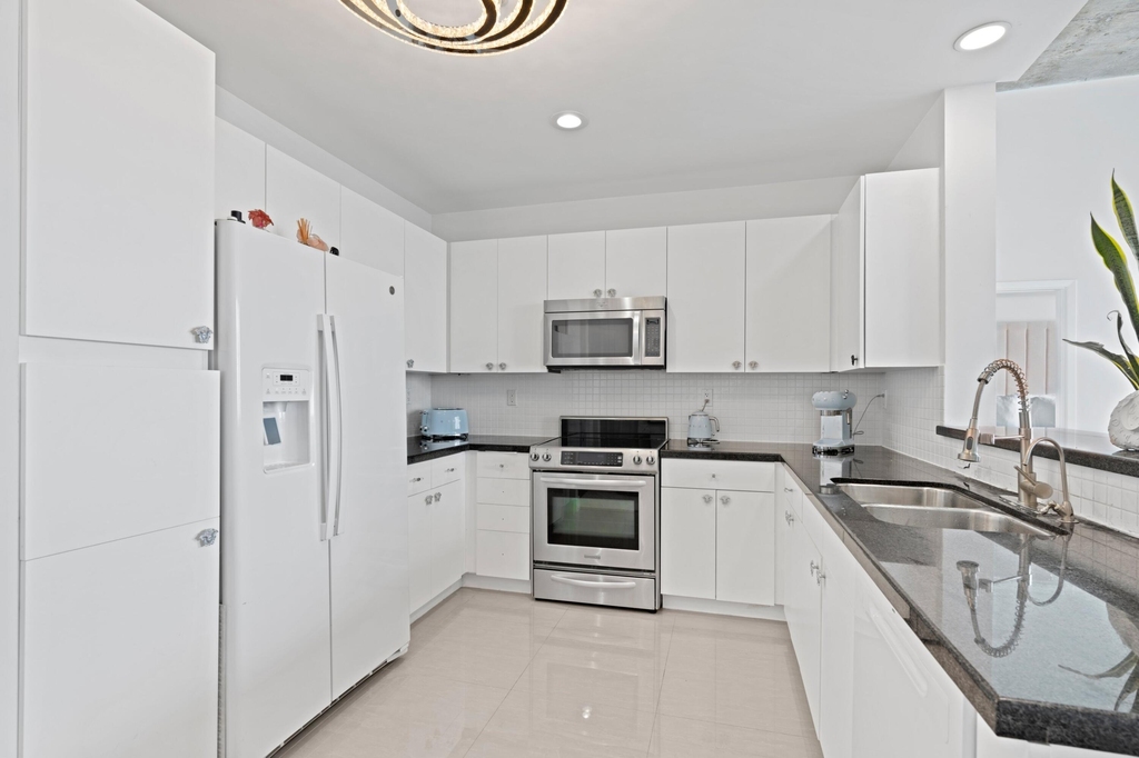 300 S Australian Avenue - Photo 10