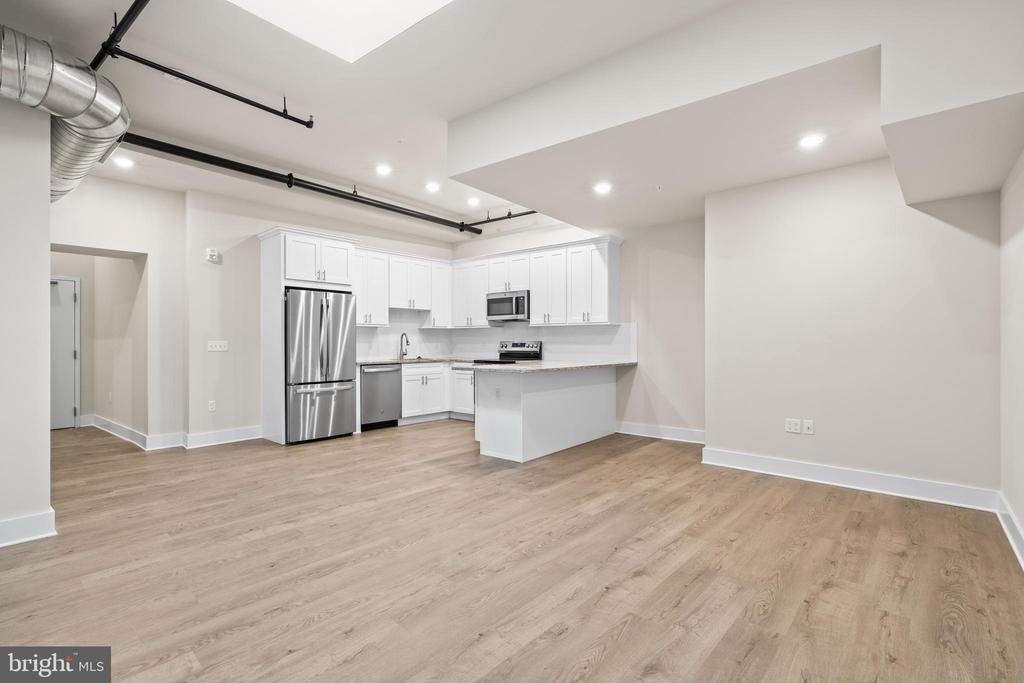 30 W Broad Street - Photo 1