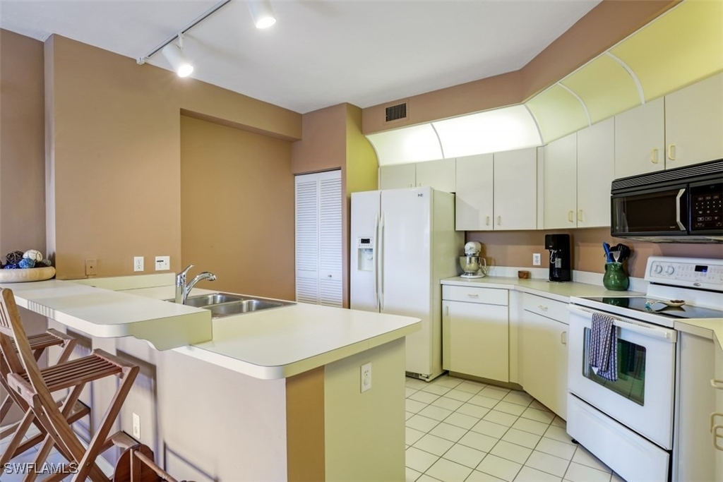 6500 Valen Way - Photo 8