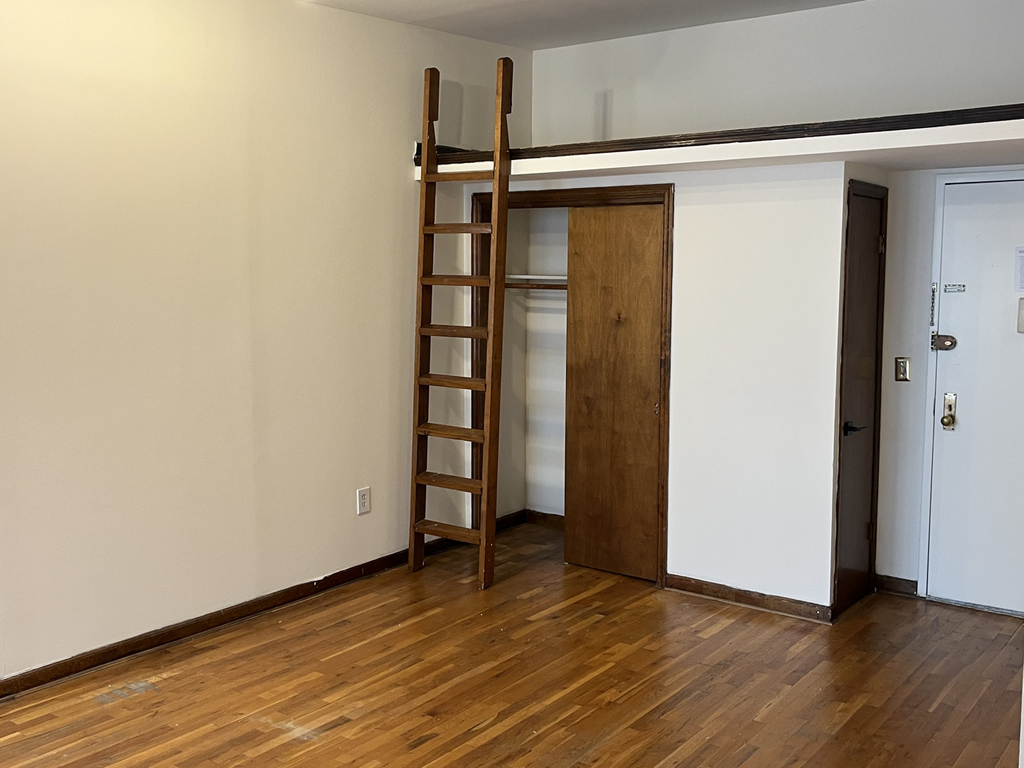 West 80th and Amsterdam - Photo 4