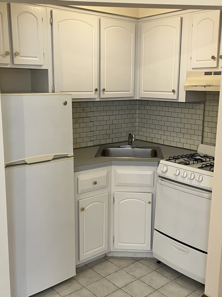 West 80th and Amsterdam - Photo 2