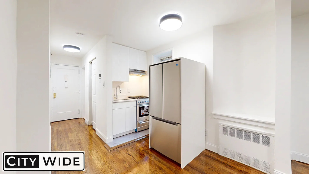 311 East 25th Street - Photo 3