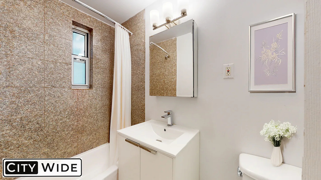 311 East 25th Street - Photo 4