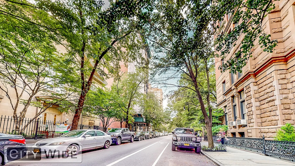311 East 25th Street - Photo 6