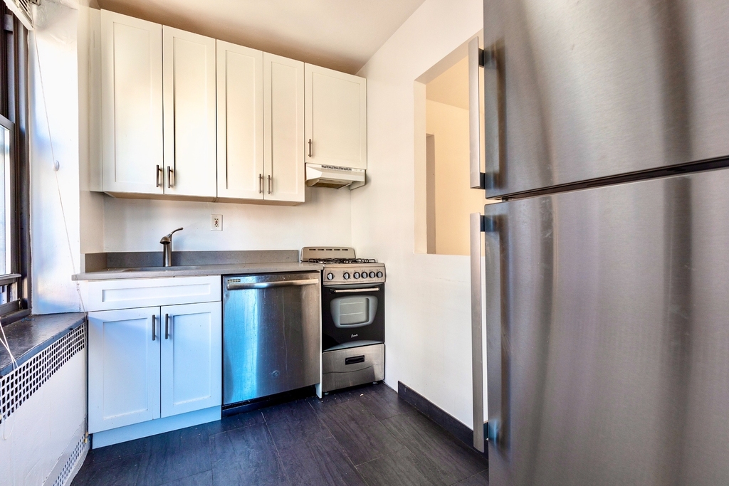 E 38th St - Photo 3