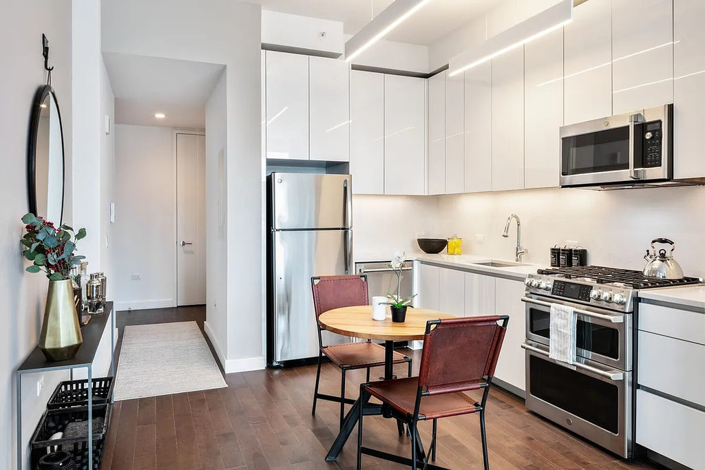 West 36th Street 11th avenue - Photo 2