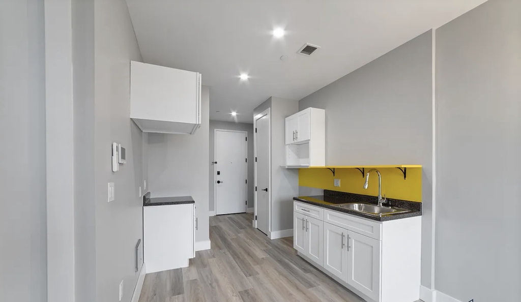 639 East 28th Street - Photo 2