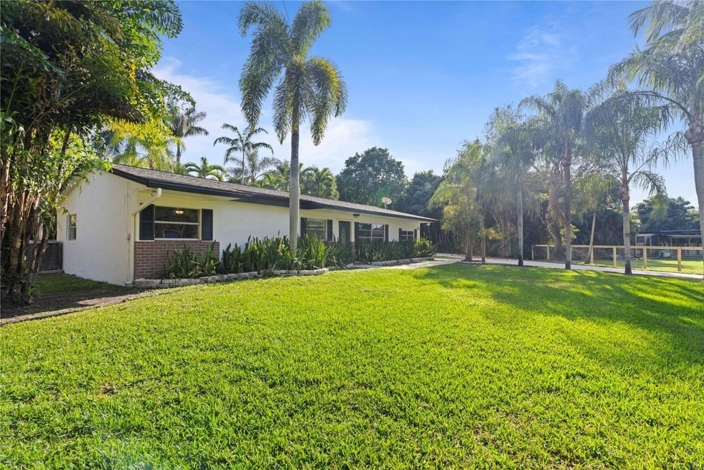 16900 Sw 62nd Street - Photo 2