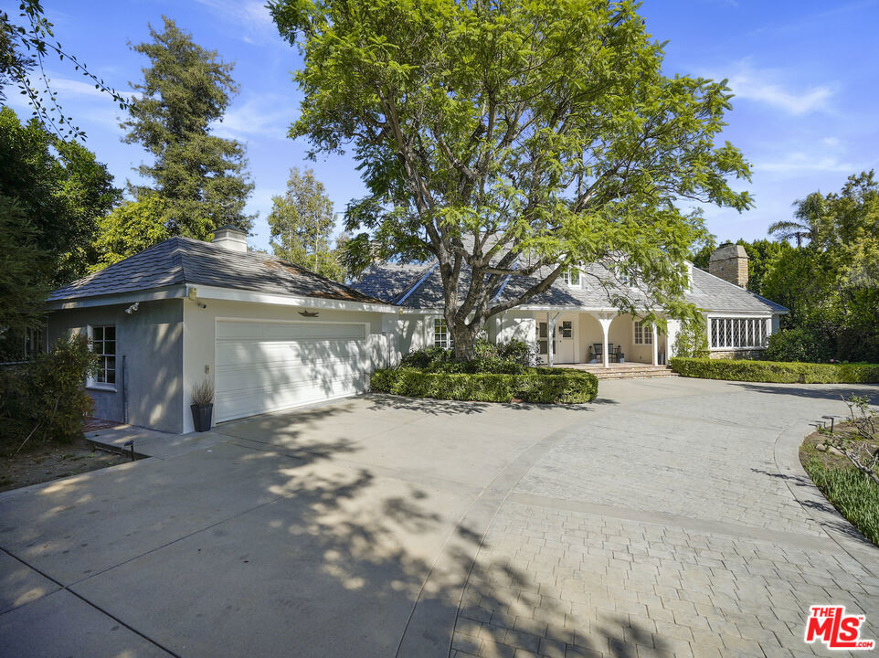 13161 Addison Street - Photo 2