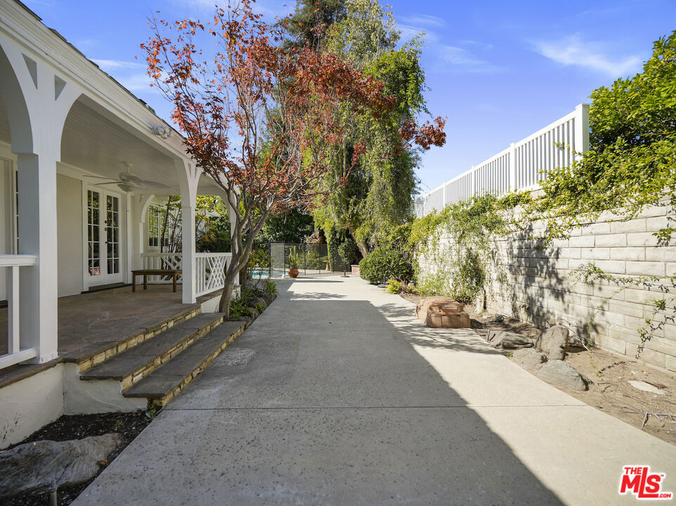 13161 Addison Street - Photo 30