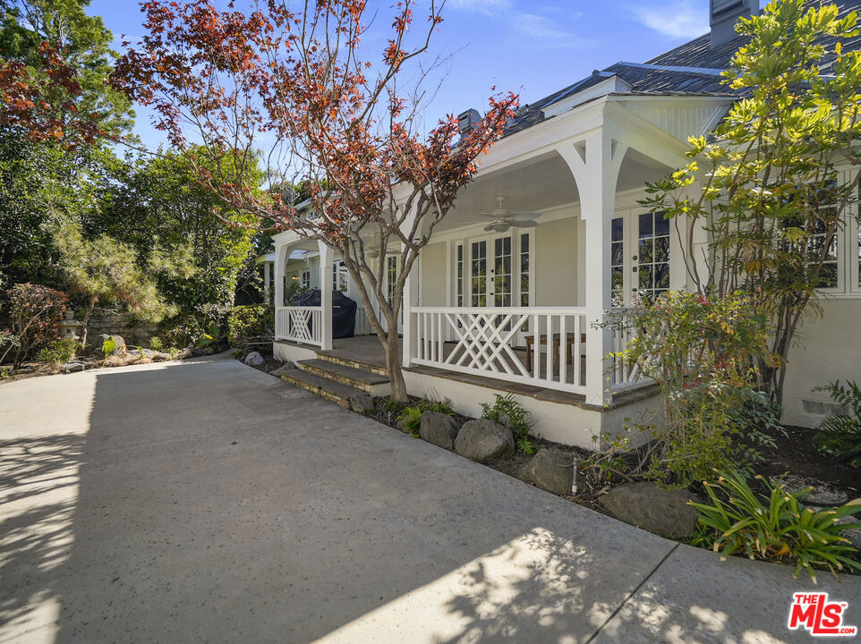 13161 Addison Street - Photo 29