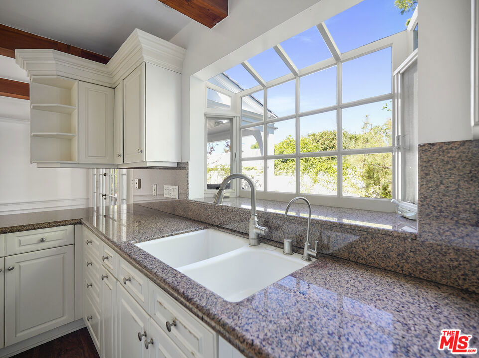 13161 Addison Street - Photo 10