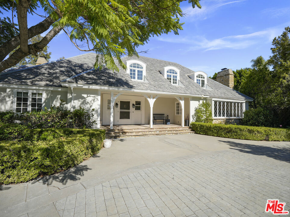 13161 Addison Street - Photo 2