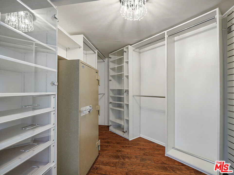 13161 Addison Street - Photo 16