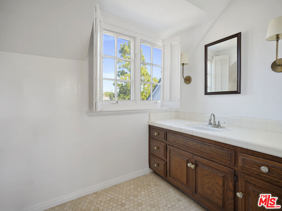 13161 Addison Street - Photo 23