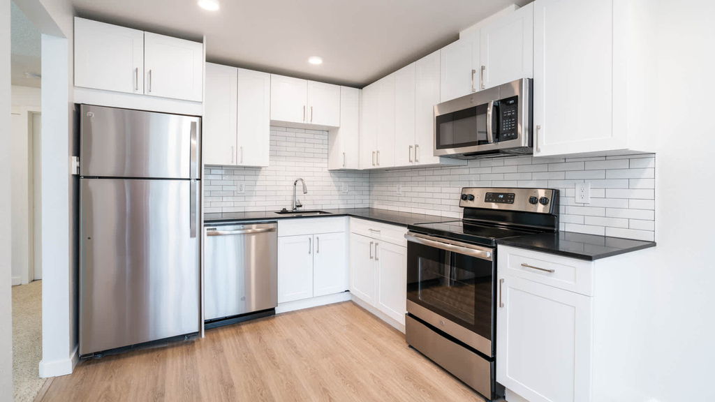 14629 N.e. 37th Pl. - Photo 0