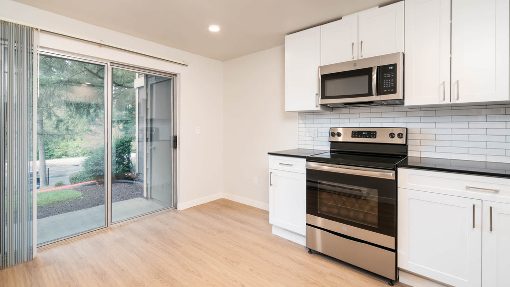 14629 N.e. 37th Pl. - Photo 1
