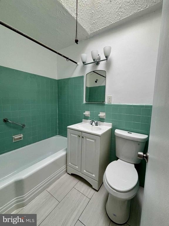 1303 E Johnson Street - Photo 3