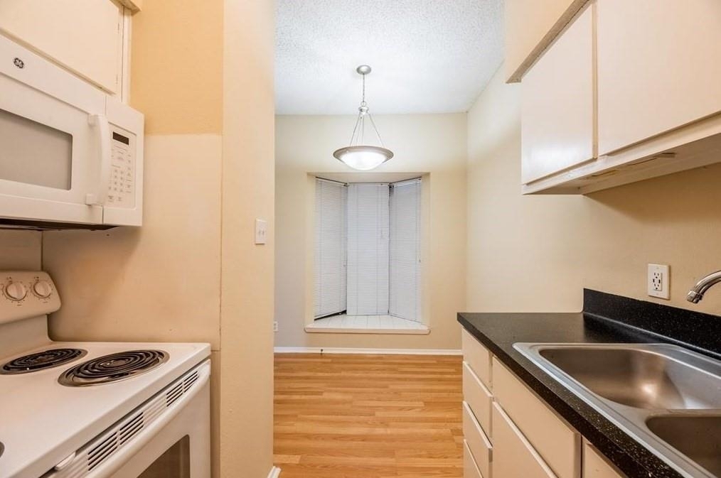 2818 Nueces St - Photo 4