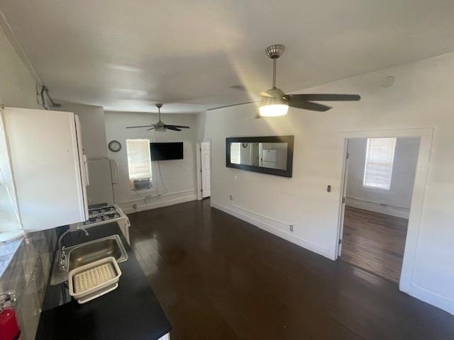 1105 E 6th St - Photo 1