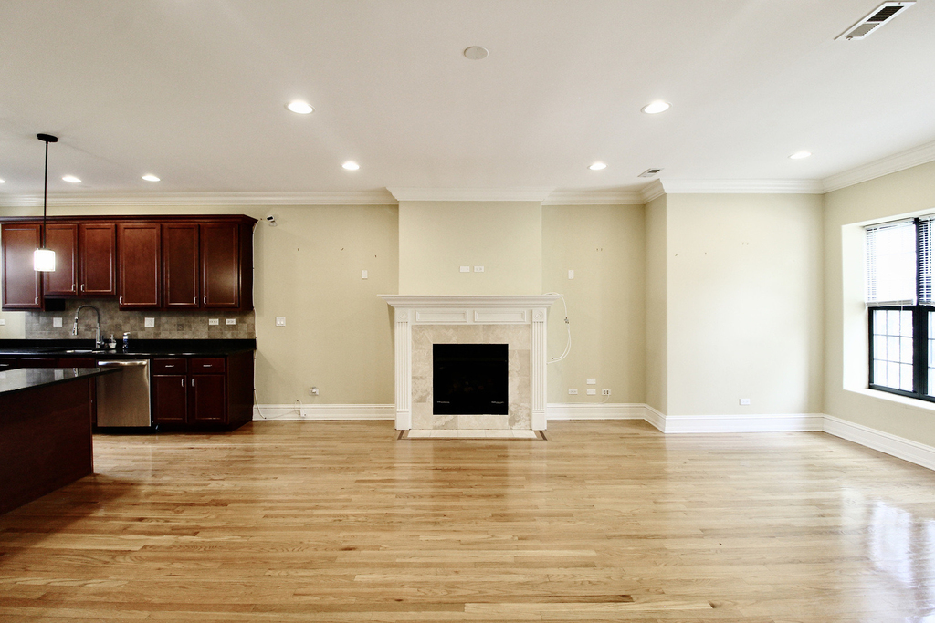 5528 S Indiana Avenue - Photo 2