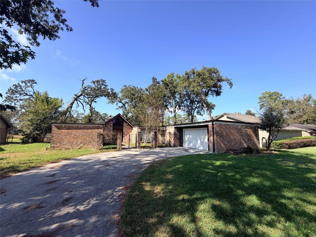 1607 Chestnut Ridge Road - Photo 0