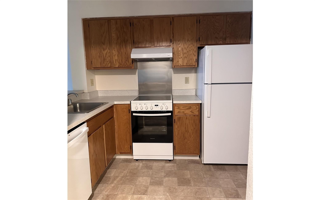 5200 Case Ave - Photo 5