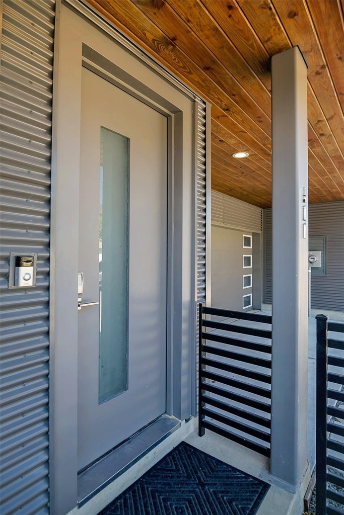 511 Memorial Heights Drive - Photo 1
