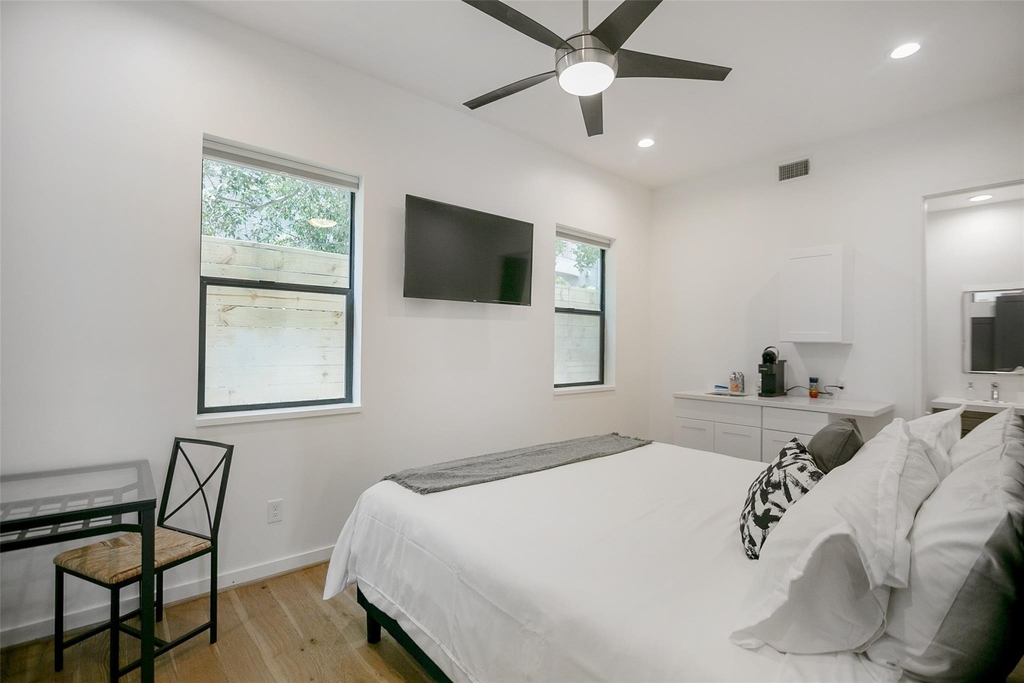 511 Memorial Heights Drive - Photo 4