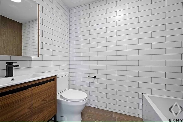 1111 Foster Avenue - Photo 3