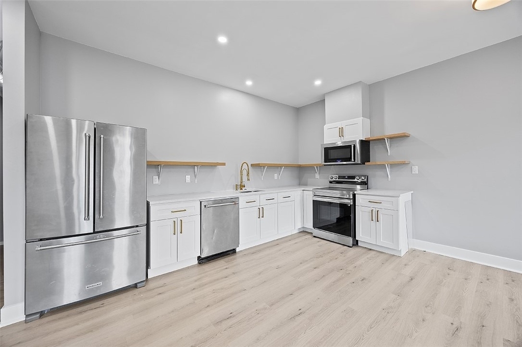1109 E Carson St - Photo 1