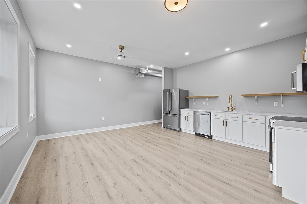 1109 E Carson St - Photo 3