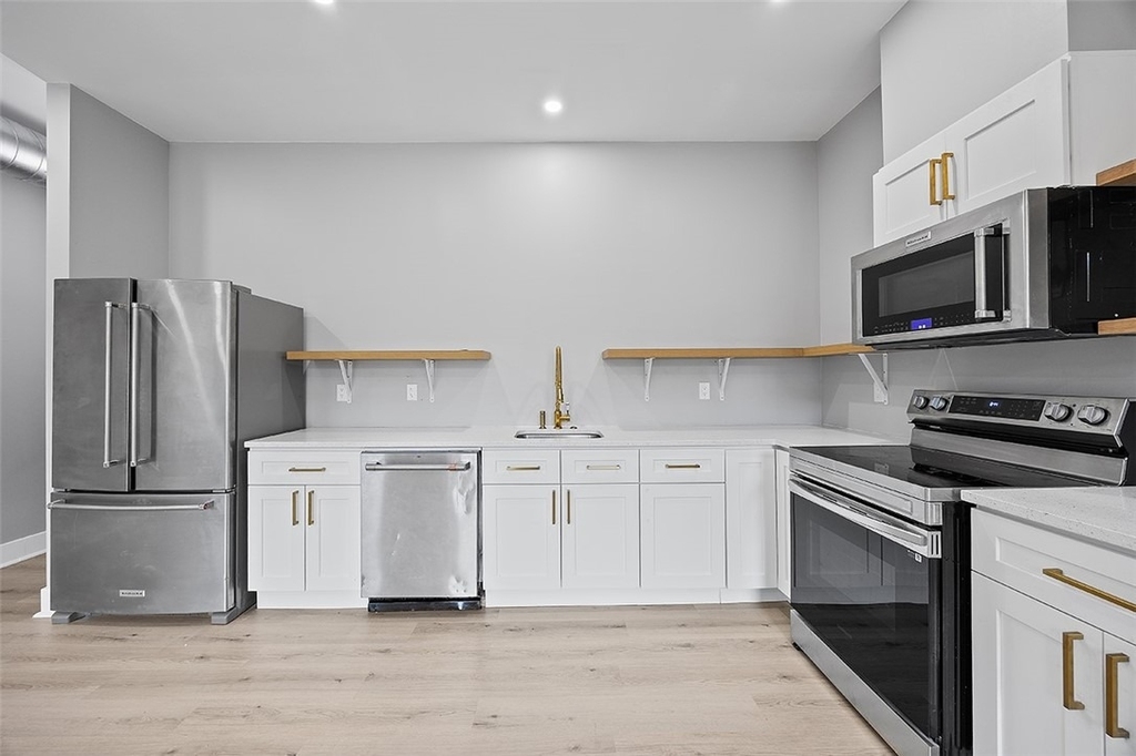 1109 E Carson St - Photo 2