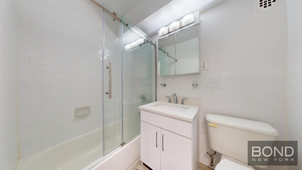 East 56th Street - Photo 4