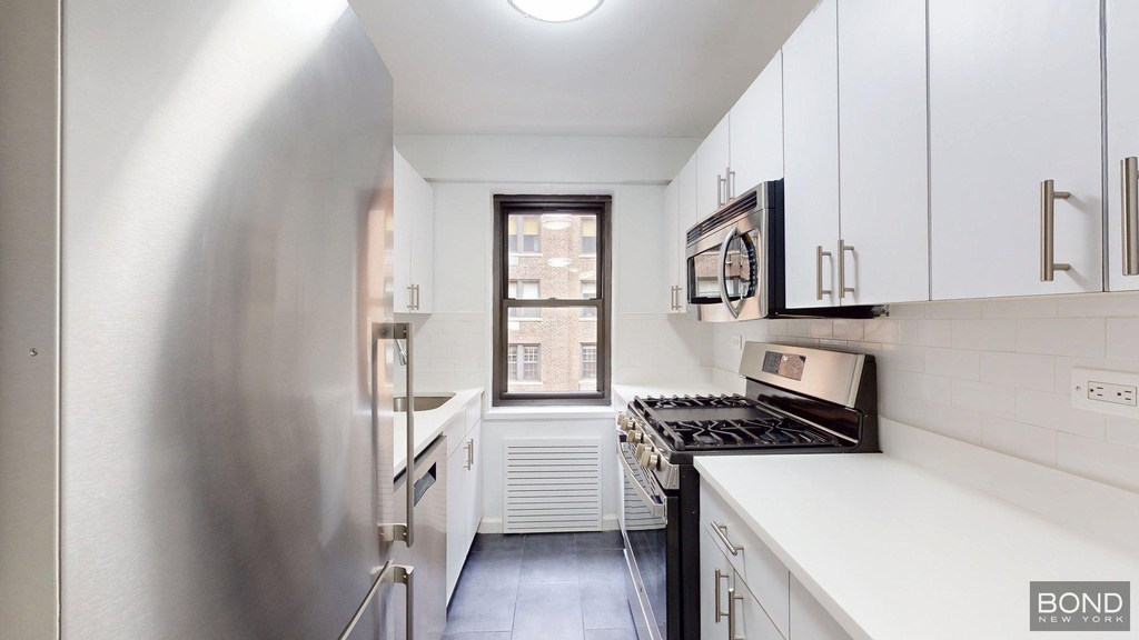 East 56th Street - Photo 3