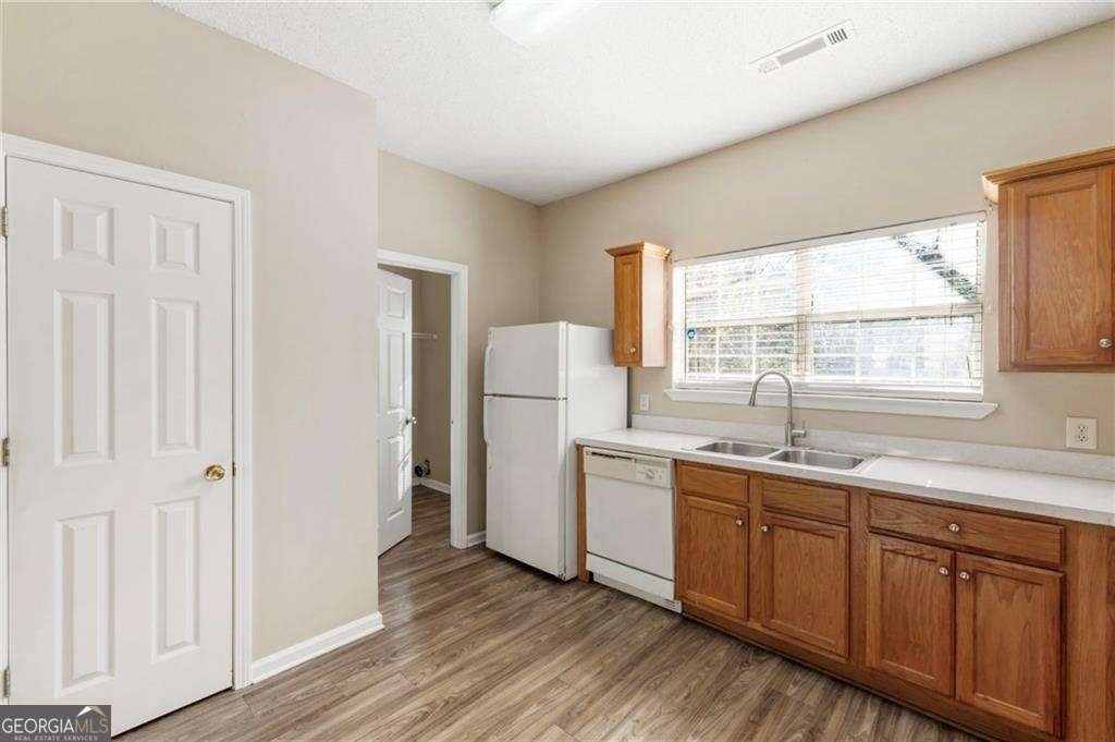 6750 Sunset Hills Boulevard - Photo 13