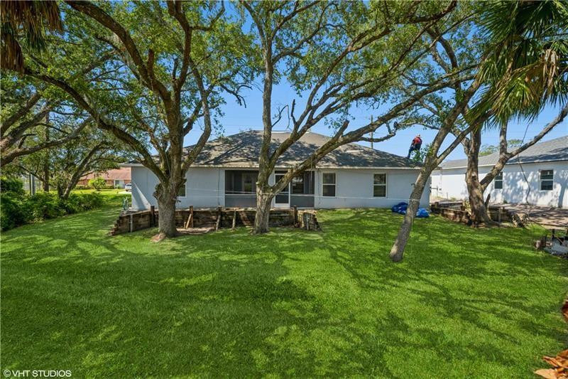 1625 Sw Abingdon Avenue - Photo 2