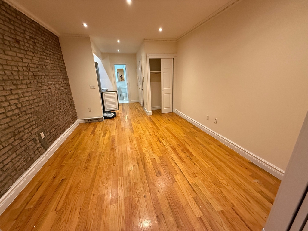 323 East 78th Street - Photo 4