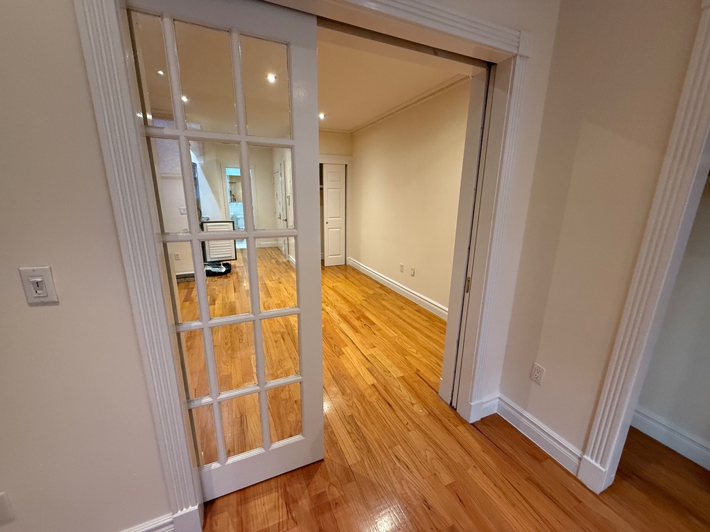 323 East 78th Street - Photo 5