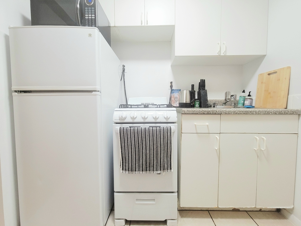 238 West 20th Street - Photo 2
